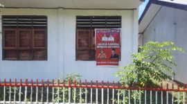 Tampilan dari depan SMAN 1 Sinonsayang beserta pagar bambu/toar