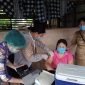 Pemdes Pontak Kec. Ranoyapo Minsel menggelar vaksinasi dengan turun ke rumah-rumah warga