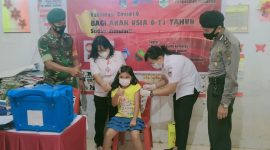 TNI Kawal vaksinasi anak SD di Minahasa