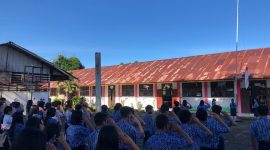 Upacara bersama SMPN 1 Sinonsayang di HUT Minsel Ke-19 