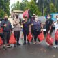 Kegiatan Baksos Bersih-bersih oleh Pers Biro Minahasa Selatan yang digagas oleh PWI Minsel/ foto depan Polres Minsel 