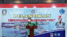 Wabup Pdt. Petra Yani Rembang, M.Th menghadiri acara pelantikan pengurus Kerukunan Keluarga Kawanua (K3) Provinsi Kepulauan Riau/ foto saat mempromosikan Brand Cap Tikus 
