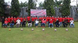 Ketua KONI Minsel Bupati Frangky Wongkar melepas Tim Sepak Bola Persminsel U-17 ke Piala Soeratin U-17 Surabaya Jawa Timur