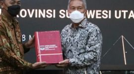 Bupati Franky Wongkar menyerahkan Laporan Keuangan Tahun 2021