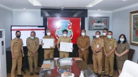 Bupati Minsel Franky Wongkar bersama Wali Kota Manado Andrei Angouw melakukan penandatanganan MoU Pelayanan Metrologi Legal