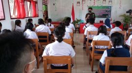 Jaksa Masuk Sekolah beri pemahaman hukum kepada siswa-siswi di SMPN1 Amurang