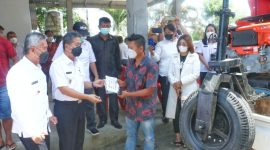 Penyerahan bantuan benih jagung dan alat pertanian