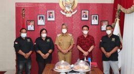 Pengurus PWI Minsel bersama Bupati Minsel Franky Wongkar dalam sebuah kesempatan pada beberapa waktu lalu/ foto: PWI Minsel