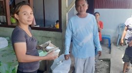 HBL Foundation bagi-bagi bantuan makanan bagi warga terdampak bencana abrasi Amurang