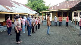 Pegawai kantor Dinas PUPR Minsel apel di halaman kantor/gambar ilustrasi
