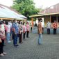 Pegawai kantor Dinas PUPR Minsel apel di halaman kantor/gambar ilustrasi