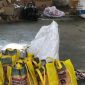 Ada warna berbeda pada tumpukan bantuan bencana abrasi pantai Amurang yang viral di jejaring sosial Facebook