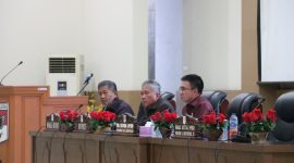 Bupati Minsel FDW dan Wabup PYR saat menghadiri Rapat Paripurna DPRD Minsel 2022