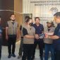 Relawan SERDADU saat menyerahkan 1.000 masker kepada Kakanwil ATR/BPN Wilayah Sulawesi Utara