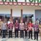 Bupati dan Wakil Bupati Minsel saat berfoto bersama Presiden RI Joko Widodo, pada Peresmian Bendungan Kuwil, Minut 