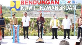 Presiden Joko Widodo saat meresmikan Bendungan Kuwil, Minahasa Utara, didampingi oleh Gubernur Sulut Olly Dondokambey 