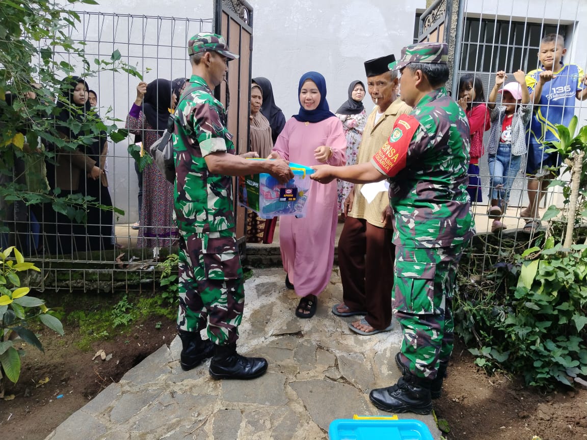 Panglima TNI Bagikan 300 Paket Sembako Untuk Pesantren dan Masyarakat ...