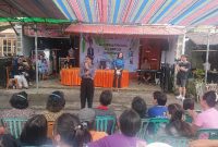 Anggota DPR RI Felly Estelita Runtuwene ketika memaparkan materi Sosialisasi Kesehatan di hadapan masyarakat di Kecamatan Suluun Tareran