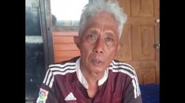 Bapak Joni Frans warga korban abrasi Pantai Amurang. Rumahnya hanyut dan tenggelam saat kejadian/ Foto: TelusurNews