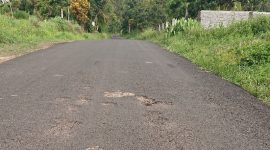 Akses jalan Desa Pinaling Kecamatan Amurang Timur Kabupaten Minahasa Selatan, yang pengerjaannya diduga asal jadi atau tidak sesuai prosedur standar pengerjaan/ Foto: TelusurNews
