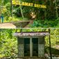 Foto: Pintu masuk (atas) dan lokasi berdirinya toilet di kawasan Air Terjun Desa Popontolen Kecamatan Tumpaan