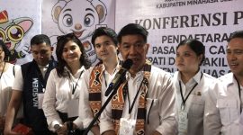 Paslon AGK-DEREN saat Konferensi Pers