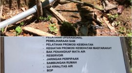 Foto atas jaringan pipa Pamsimas yang 'disuntik' dari pipa proyek PAM.
Fotoh bawah papan proyek Pamsimas Desa Tambelang TA 2023