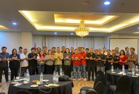 Foto: sesi foto bersama Kepala BPJS Minahasa Selatan bersama awak media Biro Minsel