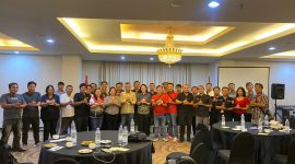 Foto: sesi foto bersama Kepala BPJS Minahasa Selatan bersama awak media Biro Minsel