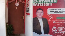 Foto: kiri pintu kantor Inspektorat Minsel saat didatangi LSM dan wartawan 