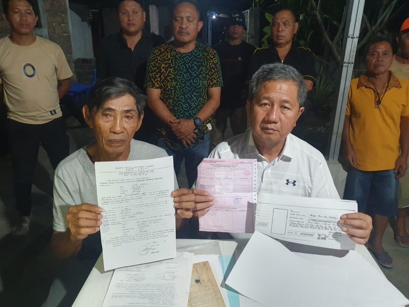 Foto: Pdt Petra Yani Rembang bersama Ike Lamia (pemilik lahan sebelumya), saat konferensi pers