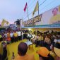 Foto: Kedua paslon PYR-FAM bersama CEP, MEP dan YSK, dan petinggi-petinggi Golkar di atas panggung Posko Pemenangan Desa Tenga