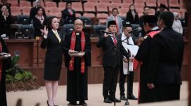 Foto: Michaela Elsiana Paruntu saat diambil sumpah dan janji Pimpinan Definitif DPRD Sulut Periode 2024-2029