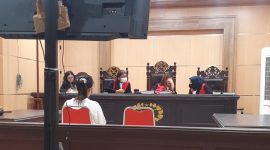 Foto: terdakwa Umbrawati saat di persidangan putusan, pada sidang arisan lelang bodong di Minsel