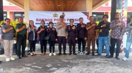 Foto: Beberapa anggota LI-TIPIKOR dalam sesi foto bersama dengan Kapolres Minsel, Dandim, Kajari, Kepala PN Amurang, dan Kaban Kesbangpol Minsel.