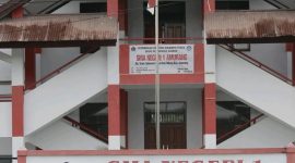 Foto: gambar tampilan depan SMAN 1 Amurang, Source : google 