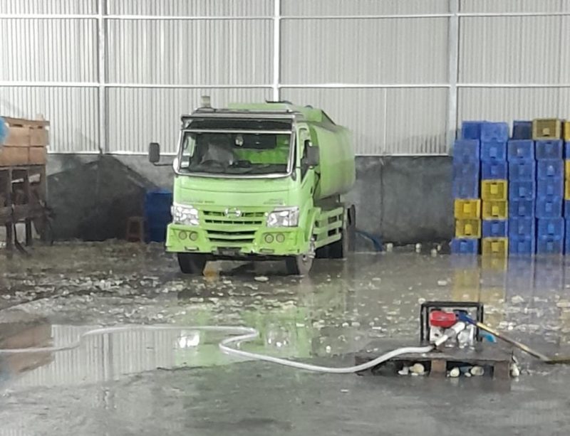 Foto: Truk Pengangkut Limbah PT Kawanua Coconut Nusantara (KCN) Tumpaan