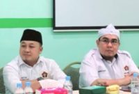 Ketua PWI Bekasi Raya, Ade Muksin SH (Kiri) didampingi Sekretaris PWI Bekasi Raya, Michael LL Lengkong (Kanan)