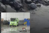 Foto: Lokasi Pantai Tumpaan tidak terpantau adanya limbah pabrik, inserted photo: truk pengangkut limbah di PT Kawanua Coconut Nusantara Tumpaan 