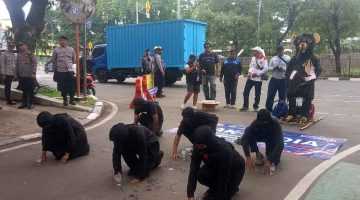 HAKORDIA 2025: Aksi Damai Mahasiswa Gempur Korupsi (MAGSI) dan Organisasi Laskar Anti Korupsi Indonesia di Depan Pemkot dan Kejaksaan Kota Bekasi