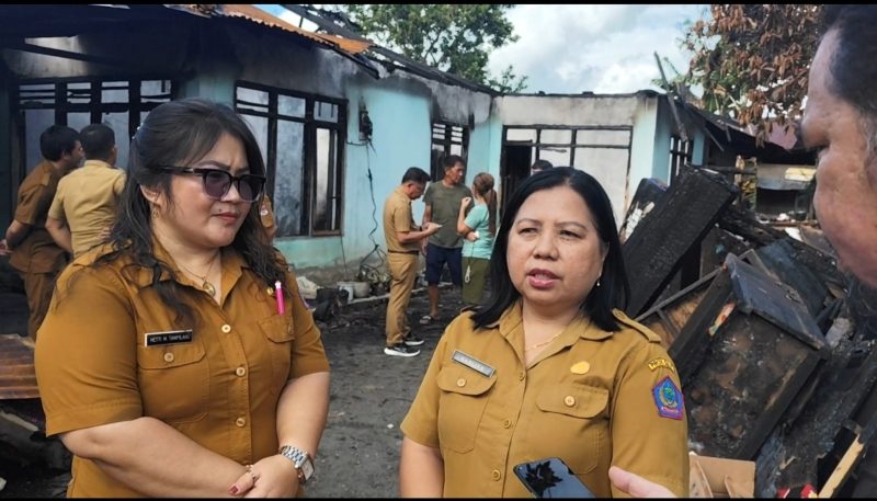 Foto: wawancara dengan tim dari Dinas Sosial Propinsi Sulawesi Utara, Kepala Seksi Bencana Sosial Karlien Rombon, SE (kanan) dan Analis Data dan Informasi Hetti M Tampilang, SE (kiri), di lokasi kebakaran Desa Lopana Satu, Minahasa Selatan