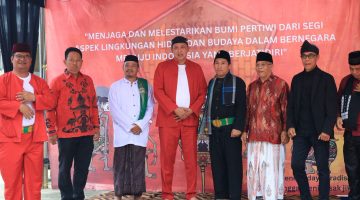 Wali Kota Bekasi Hadiri Tradisi Sedekah Bumi di Jatimurni