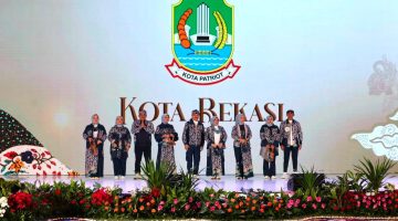 Di Ajang Sunda Karya Fest 2026 Kota Bekasi Raih Predikat Fashion Terkini Anugerah Fashion Show PKJB 2026 Se-Jawa Barat