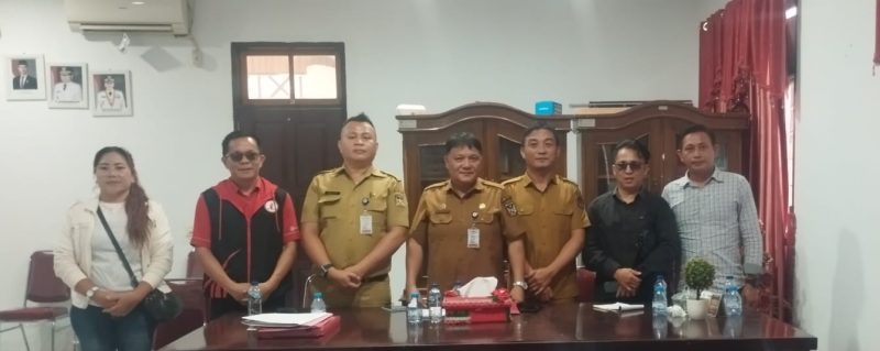 Foto: Tim Panitia Kabupaten Minahasa Pemilihan Hukum Tua (Pilhut) 2026, bersama Aliansi Masyarakat Pencari Keadilan Desa Kamangta 