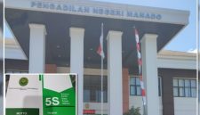 Foto: gambar tampak depan PN Manado, inserted photo: pamflet PN Manado 