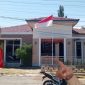 Foto: Kantor Bawaslu Kabupaten Minahasa Selatan, inserted photo: Ketua ASKAINDO Sulut (kanan), ketua Bawaslu Minsel (kiri)